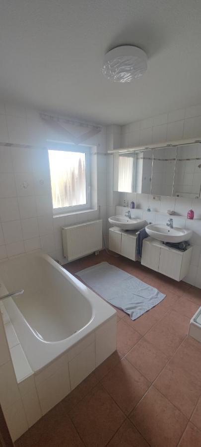 Ferienwohnung zwischen Rhein und Schwarzwald Bischweier Exterior foto